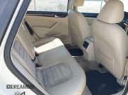 ✅ 2014 Volkswagen Passat SEL Premium • VIN: 1VWCT7A37EC116353 • Lot: 42547964. Wystawiony na IAAI z przebiegiem 126 535 mil. Bezpłatny archiwum sprzedaży aukcyjnych z USA i szczegółowy raport historii pojazdu na DreamBid. Zdjęcie 8.