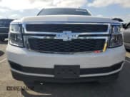 ✅ 2019 Chevrolet Tahoe LS • VIN: 1GNSCAEC6KR153562 • Lot: 82231855. Wystawiony na Copart z przebiegiem 71 474 mil. Bezpłatny archiwum sprzedaży aukcyjnych z USA i szczegółowy raport historii pojazdu na DreamBid. Zdjęcie 5.