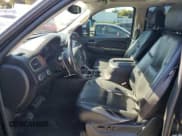 ✅ 2007 Chevrolet Suburban Commercial • VIN: 3GNGK26K97G250685 • Lot: 71324175. Wystawiony na Copart z przebiegiem 181 063 mil. Bezpłatny archiwum sprzedaży aukcyjnych z USA i szczegółowy raport historii pojazdu na DreamBid. Zdjęcie 7.