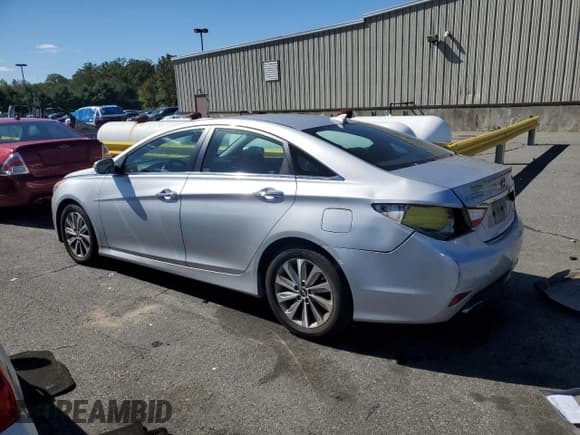 ✅ 2014 Hyundai Sonata Limited • VIN: 5NPEC4AB5EH927445 • Lot: 84043935. Listed on Copart with 200,479 mi. Free auction sales archive from the USA and detailed vehicle history report at DreamBid. Image 2.