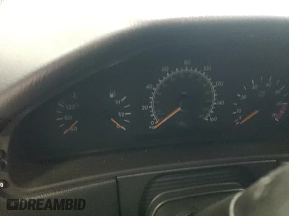 ✅ 1999 Mercedes-Benz E 320 • VIN: WDBJF82H7XX023926 • Лот: 86215615. Опубликован ранее на Copart с пробегом Не указан. Бесплатный доступ к архиву аукционных продаж из США и подробный отчёт об истории автомобиля на DreamBid. Изображение 9.