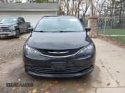 ✅ 2017 Chrysler Pacifica LX • VIN: 2C4RC1CG5HR608773 • Lot: 43596492. Wystawiony na IAAI z przebiegiem 208 440 mil. Bezpłatny archiwum sprzedaży aukcyjnych z USA i szczegółowy raport historii pojazdu na DreamBid. Zdjęcie 12.
