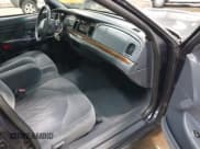 ✅ 2002 Ford Crown Victoria Standard • VIN: 2FAFP73W72X150471 • Lot: 42808528. Wystawiony na IAAI z przebiegiem 107 858 mil. Bezpłatny archiwum sprzedaży aukcyjnych z USA i szczegółowy raport historii pojazdu na DreamBid. Zdjęcie 5.