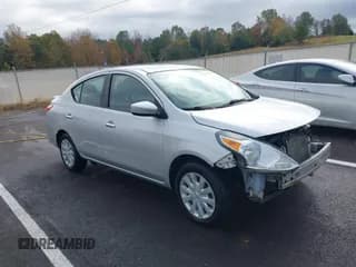 ✅ 2018 Nissan Versa SV • VIN: 3N1CN7AP6JL877568 • Lot: 43642386. Wystawiony na IAAI z przebiegiem 158 358 mil. Bezpłatny archiwum sprzedaży aukcyjnych z USA i szczegółowy raport historii pojazdu na DreamBid. Zdjęcie 1.