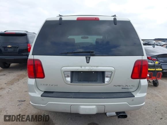 ✅ 2005 Lincoln Navigator Luxury • VIN: 5LMFU27515LJ24658 • Lot: 42159701. Wystawiony na IAAI z przebiegiem Nie podano. Bezpłatny archiwum sprzedaży aukcyjnych z USA i szczegółowy raport historii pojazdu na DreamBid. Zdjęcie 17.