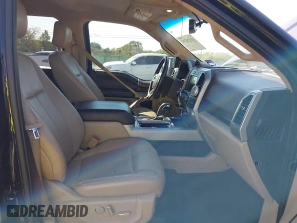 ✅ 2018 Ford F-150 XL • VIN: 1FTEW1EG6JKE75559 • Lot: 43128230. Wystawiony na IAAI z przebiegiem 138 022 mil. Bezpłatny archiwum sprzedaży aukcyjnych z USA i szczegółowy raport historii pojazdu na DreamBid. Zdjęcie 5.