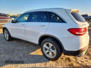 ✅ 2017 Mercedes-Benz GLC 300 • VIN: WDC0G4JB6HV010690 • Лот: 90535415. Опубликован ранее на Copart с пробегом 127 538 миль. Бесплатный доступ к архиву аукционных продаж из США и подробный отчёт об истории автомобиля на DreamBid. Изображение 2.