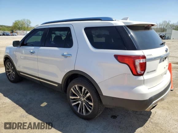 ✅ 2017 Ford Explorer Platinum • VIN: 1FM5K8HT6HGE20535 • Lot: 56031005. Wystawiony na Copart z przebiegiem 157 659 mil. Bezpłatny archiwum sprzedaży aukcyjnych z USA i szczegółowy raport historii pojazdu na DreamBid. Zdjęcie 2.