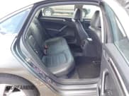 ✅ 2018 Volkswagen Passat SE • VIN: 1VWBA7A38JC015592 • Lot: 43073492. Wystawiony na IAAI z przebiegiem 170 003 mil. Bezpłatny archiwum sprzedaży aukcyjnych z USA i szczegółowy raport historii pojazdu na DreamBid. Zdjęcie 8.