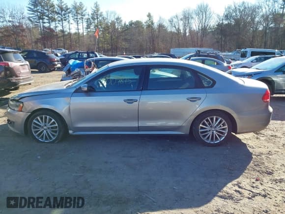 ✅ 2014 Volkswagen Passat S • VIN: 1VWAP7A30EC008863 • Lot: 41004815. Wystawiony na IAAI z przebiegiem 219 881 mil. Bezpłatny archiwum sprzedaży aukcyjnych z USA i szczegółowy raport historii pojazdu na DreamBid. Zdjęcie 14.