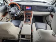 ✅ 2007 Jeep Commander Overland • VIN: 1J8HG68257C671205 • Лот: 82602575. Опубликован ранее на Copart с пробегом 159 536 миль. Бесплатный доступ к архиву аукционных продаж из США и подробный отчёт об истории автомобиля на DreamBid. Изображение 8.