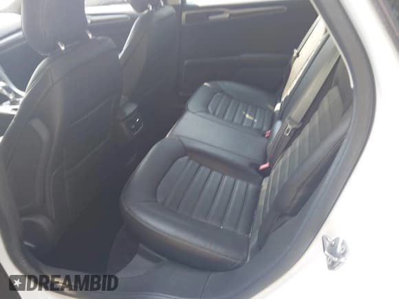 ✅ 2013 Ford Fusion SE • VIN: 3FA6P0HR0DR109983 • Lot: 42913317. Wystawiony na IAAI z przebiegiem 106 010 mil. Bezpłatny archiwum sprzedaży aukcyjnych z USA i szczegółowy raport historii pojazdu na DreamBid. Zdjęcie 8.