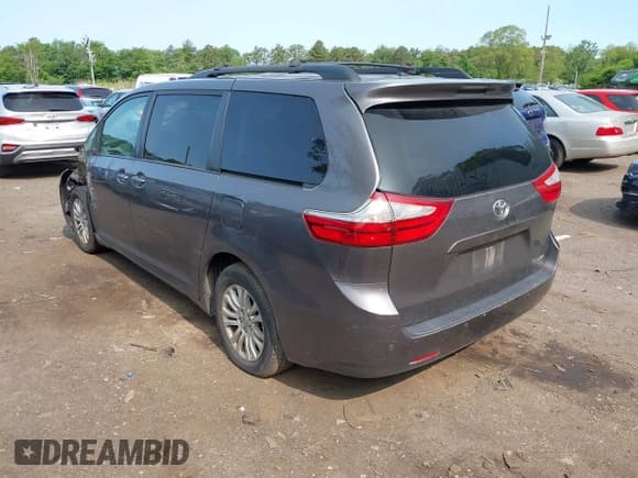 ✅ 2017 Toyota Sienna XLE Auto Access Seat • VIN: 5TDYZ3DC0HS864831 • Lot: 42380975. Listed on IAAI with 116,556 mi. Free auction sales archive from the USA and detailed vehicle history report at DreamBid. Image 3.