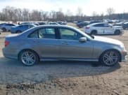 ✅ 2013 Mercedes-Benz C 300 Sport • VIN: WDDGF8AB8DR251772 • Lot: 41464772. Wystawiony na IAAI z przebiegiem 70 950 mil. Bezpłatny archiwum sprzedaży aukcyjnych z USA i szczegółowy raport historii pojazdu na DreamBid. Zdjęcie 13.