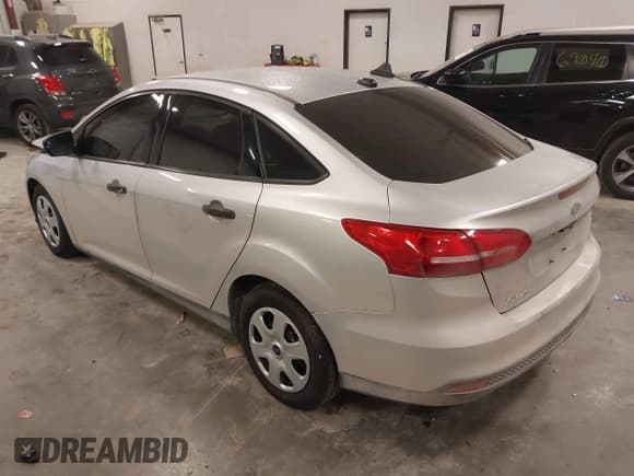 ✅ 2018 Ford Focus S • VIN: 1FADP3E21JL307434 • Lot: 43579599. Listed on IAAI with 106,062 mi. Free auction sales archive from the USA and detailed vehicle history report at DreamBid. Image 3.