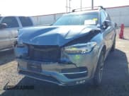 ✅ 2019 Volvo XC90 Momentum • VIN: YV4A22PK1K1417851 • Lot: 43511075. Wystawiony na IAAI z przebiegiem 98 867 mil. Bezpłatny archiwum sprzedaży aukcyjnych z USA i szczegółowy raport historii pojazdu na DreamBid. Zdjęcie 6.