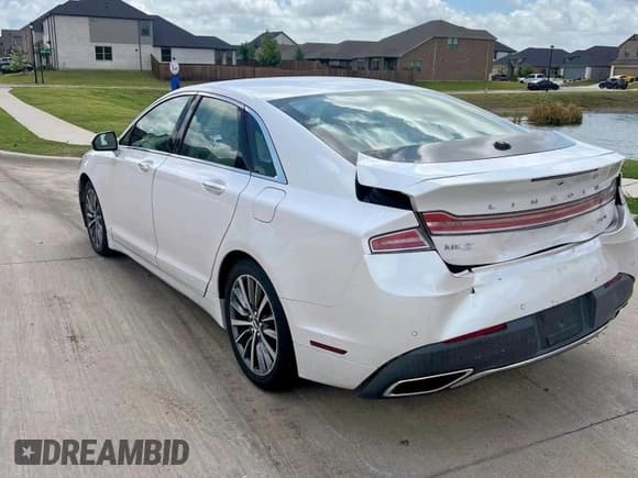 ✅ 2019 Lincoln MKZ Standard • VIN: 3LN6L5A91KR609138 • Lot: 70919255. Wystawiony na Copart z przebiegiem 87 109 mil. Bezpłatny archiwum sprzedaży aukcyjnych z USA i szczegółowy raport historii pojazdu na DreamBid. Zdjęcie 3.