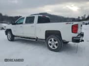 ✅ 2018 Chevrolet Silverado 2500HD LT • VIN: 1GC1KVEG1JF204581 • Lot: 88690305. Wystawiony na Copart z przebiegiem 131 127 mil. Bezpłatny archiwum sprzedaży aukcyjnych z USA i szczegółowy raport historii pojazdu na DreamBid. Zdjęcie 2.