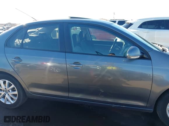 ✅ 2010 Volkswagen Jetta SE • VIN: 3VWRZ7AJ9AM117245 • Lot: 43584949. Listed on IAAI with 168,009 mi. Free auction sales archive from the USA and detailed vehicle history report at DreamBid. Image 13.