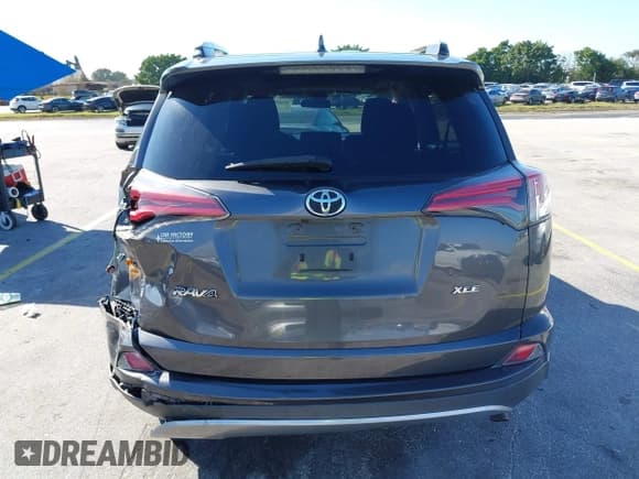 ✅ 2018 Toyota RAV4 XLE • VIN: 2T3WFREVXJW412618 • Lot: 43696429. Listed on IAAI with 134,394 mi. Free auction sales archive from the USA and detailed vehicle history report at DreamBid. Image 16.