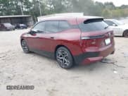 ✅ 2024 BMW iX xDrive50 • VIN: WB523CF07RCN63482 • Lot: 43406139. Wystawiony na IAAI z przebiegiem 26 929 mil. Bezpłatny archiwum sprzedaży aukcyjnych z USA i szczegółowy raport historii pojazdu na DreamBid. Zdjęcie 3.