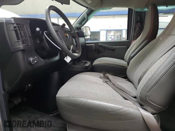 2017 Chevrolet Express Passenger LT z VIN 1GAZGPFGXH1193286, wystawiony jako Copart lot #88923785 z przebiegiem 78 237 mil mil oraz Szkoda całkowita • Salvage title. Historia ofert i sprzedaży dostępna na DreamBid. Obrazek 7.