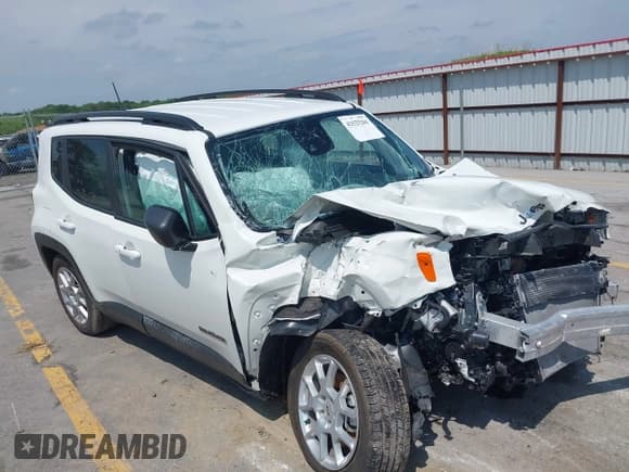 ✅ 2022 Jeep Renegade Latitude • VIN: ZACNJDB11NPN44179 • Lot: 42523206. Listed on IAAI with 29,966 mi. Free auction sales archive from the USA and detailed vehicle history report at DreamBid. Image 1.