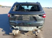 ✅ 2019 Chevrolet Traverse LT • VIN: 1GNEVHKW5KJ219001 • Lot: 43404036. Wystawiony na IAAI z przebiegiem 77 211 mil. Bezpłatny archiwum sprzedaży aukcyjnych z USA i szczegółowy raport historii pojazdu na DreamBid. Zdjęcie 6.