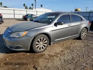 ✅ 2012 Chrysler 200 Touring • VIN: 1C3CCBBB8CN241718 • Lot: 91875185. Wystawiony na Copart z przebiegiem 120 678 mil. Bezpłatny archiwum sprzedaży aukcyjnych z USA i szczegółowy raport historii pojazdu na DreamBid. Zdjęcie 1.