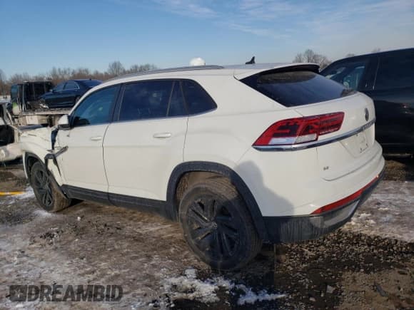 ✅ 2022 Volkswagen Atlas SE • VIN: 1V2JC2CA1NC201714 • Lot: 42140585. Listed on Copart with 31,953 mi. Free auction sales archive from the USA and detailed vehicle history report at DreamBid. Image 2.