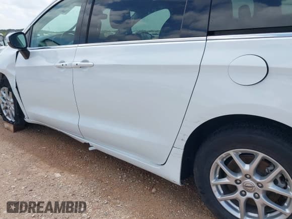 ✅ 2023 Chrysler Voyager LX • VIN: 2C4RC1CG9PR525801 • Lot: 43072906. Listed on IAAI with 95,484 mi. Free auction sales archive from the USA and detailed vehicle history report at DreamBid. Image 18.