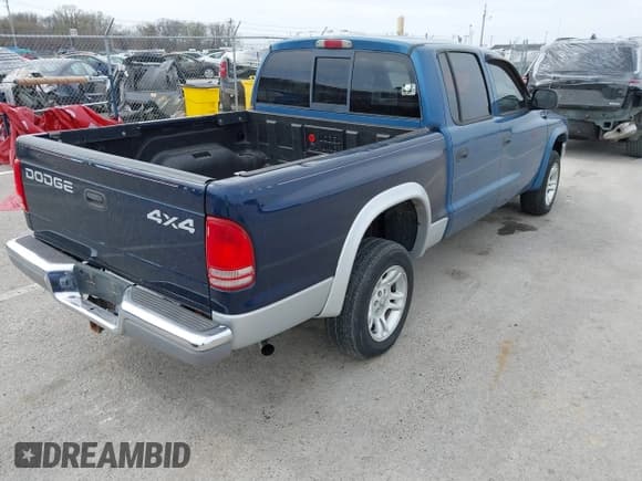 ✅ 2004 Dodge Dakota SLT • VIN: 1D7HG48NX4S585546 • Lot: 41836690. Wystawiony na IAAI z przebiegiem 191 735 mil. Bezpłatny archiwum sprzedaży aukcyjnych z USA i szczegółowy raport historii pojazdu na DreamBid. Zdjęcie 4.