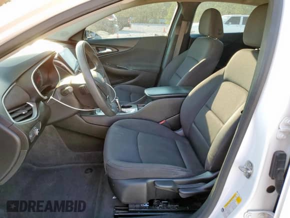 2020 Chevrolet Malibu LS z VIN 1G1ZB5ST7LF127389, wystawiony jako Copart lot #85547165 z przebiegiem 113 773 mil mil oraz Szkoda całkowita • Salvage title. Historia ofert i sprzedaży dostępna na DreamBid. Obrazek 7.