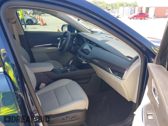 ✅ 2019 Cadillac XT4 FWD Luxury • VIN: 1GYAZAR45KF145275 • Lot: 42788747. Listed on IAAI with 21,456 mi. Free auction sales archive from the USA and detailed vehicle history report at DreamBid. Image 5.