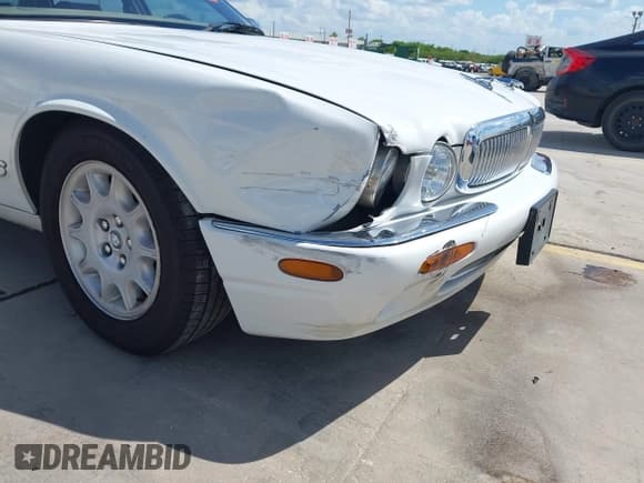 ✅ 1998 Jaguar XJ Vanden Plas • VIN: SAJKX6244WC842758 • Лот: 42591587. Опубликован ранее на IAAI с пробегом 206 724 миль. Бесплатный доступ к архиву аукционных продаж из США и подробный отчёт об истории автомобиля на DreamBid. Изображение 6.