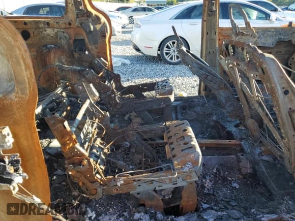 ✅ 2020 Chrysler Voyager LXi • VIN: 2C4RC1DG0LR262185 • Lot: 86527695. Wystawiony na Copart z przebiegiem Nie podano. Bezpłatny archiwum sprzedaży aukcyjnych z USA i szczegółowy raport historii pojazdu na DreamBid. Zdjęcie 11.