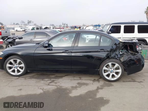 ✅ 2015 BMW 3 Series 320i • VIN: WBA3B1G50FNT06932 • Лот: 43301260. Опубликован ранее на IAAI с пробегом 101 305 миль. Бесплатный доступ к архиву аукционных продаж из США и подробный отчёт об истории автомобиля на DreamBid. Изображение 14.