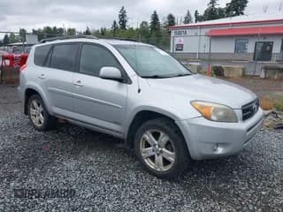 ✅ 2007 Toyota RAV4 Sport • VIN: JTMBK32V976020400 • Lot: 42915551. Wystawiony na IAAI z przebiegiem 317 901 mil. Bezpłatny archiwum sprzedaży aukcyjnych z USA i szczegółowy raport historii pojazdu na DreamBid. Zdjęcie 1.