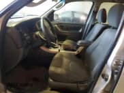 ✅ 2006 Mazda Tribute i • VIN: 4F2YZ02Z86KM02172 • Lot: 73214254. Wystawiony na Copart z przebiegiem 317 446 mil. Bezpłatny archiwum sprzedaży aukcyjnych z USA i szczegółowy raport historii pojazdu na DreamBid. Zdjęcie 7.