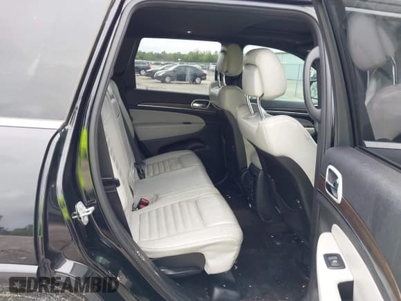 ✅ 2018 Jeep Grand Cherokee Limited • VIN: 1C4RJEBG7JC327281 • Lot: 43426638. Listed on IAAI with 132,280 mi. Free auction sales archive from the USA and detailed vehicle history report at DreamBid. Image 8.