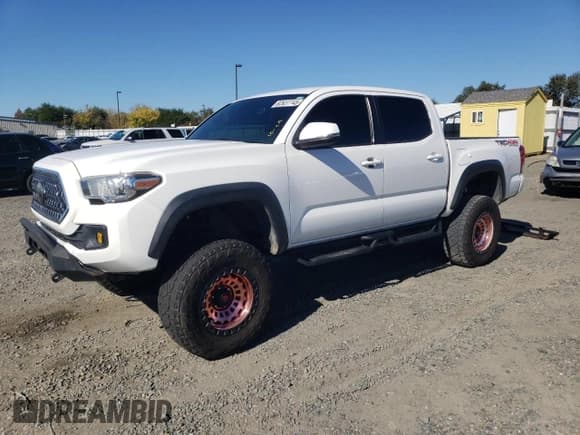 ✅ 2019 Toyota Tacoma SR • VIN: 3TMCZ5AN0KM286393 • Lot: 82637745. Wystawiony na Copart z przebiegiem 135 847 mil. Bezpłatny archiwum sprzedaży aukcyjnych z USA i szczegółowy raport historii pojazdu na DreamBid. Zdjęcie 1.