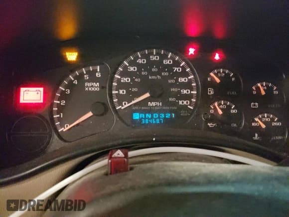 ✅ 2002 Chevrolet Suburban LT • VIN: 3GNFK16Z62G349461 • Лот: 50222035. Опубликован ранее на Copart с пробегом 384 687 миль. Бесплатный доступ к архиву аукционных продаж из США и подробный отчёт об истории автомобиля на DreamBid. Изображение 9.