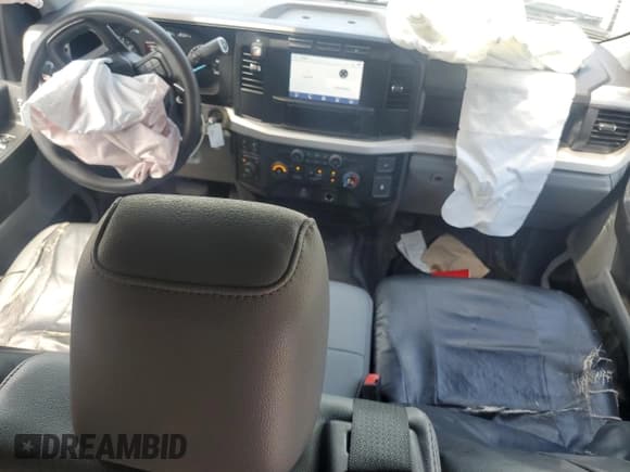 ✅ 2023 Ford F-250 XL • VIN: 1FT7W2BA7PED57526 • Lot: 63070405. Wystawiony na Copart z przebiegiem 50 361 mil. Bezpłatny archiwum sprzedaży aukcyjnych z USA i szczegółowy raport historii pojazdu na DreamBid. Zdjęcie 8.