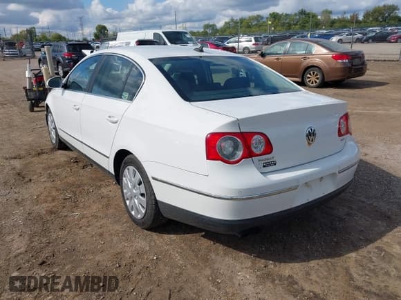 ✅ 2008 Volkswagen Passat Lux • VIN: WVWEK73CX8E198325 • Lot: 43300687. Wystawiony na IAAI z przebiegiem 135 694 mil. Bezpłatny archiwum sprzedaży aukcyjnych z USA i szczegółowy raport historii pojazdu na DreamBid. Zdjęcie 3.