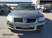✅ 2004 Volkswagen Touareg • VIN: WVGEM77L64D059129 • Лот: 42701525. Опубликован ранее на Copart с пробегом Не указан. Бесплатный доступ к архиву аукционных продаж из США и подробный отчёт об истории автомобиля на DreamBid. Изображение 5.