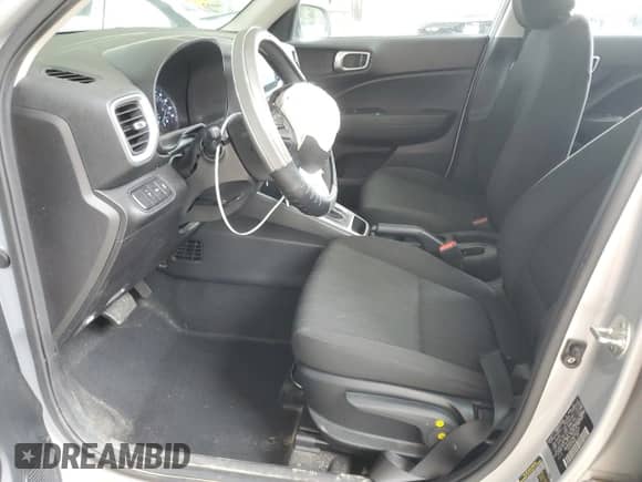 2021 Hyundai Venue SE z VIN KMHRB8A33MU063628, wystawiony jako Copart lot #70505754 z przebiegiem 32 989 mil mil oraz Szkoda całkowita • Salvage title. Historia ofert i sprzedaży dostępna na DreamBid. Obrazek 7.