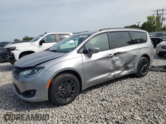 ✅ 2020 Chrysler Pacifica Launch Edition • VIN: 2C4RC3BG7LR270816 • Lot: 71904965. Listed on Copart with 22,531 mi. Free auction sales archive from the USA and detailed vehicle history report at DreamBid. Image 1.