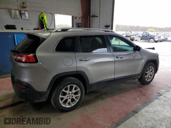 ✅ 2017 Jeep Cherokee Latitude • VIN: 1C4PJMCS4HW500557 • Lot: 54408435. Wystawiony na Copart z przebiegiem 125 360 mil. Bezpłatny archiwum sprzedaży aukcyjnych z USA i szczegółowy raport historii pojazdu na DreamBid. Zdjęcie 3.