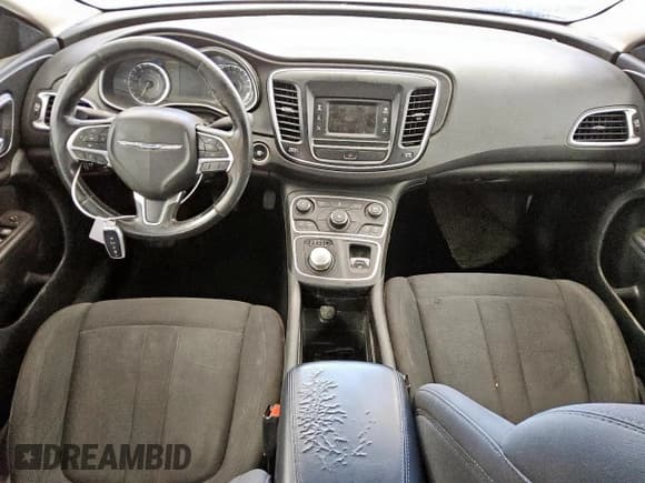 ✅ 2015 Chrysler 200 Limited • VIN: 1C3CCCAB4FN677090 • Lot: 84035355. Wystawiony na Copart z przebiegiem 142 102 mil. Bezpłatny archiwum sprzedaży aukcyjnych z USA i szczegółowy raport historii pojazdu na DreamBid. Zdjęcie 8.