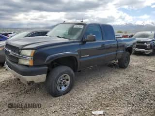 2003 Chevrolet Silverado 2500HD LT with VIN 1GCHK29U33E289509, listed as a Copart auction lot 54423604 with 318,665 mi miles and Salvage title. Bid and sale history available at DreamBid. Image 1.